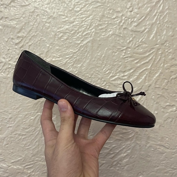 Tory Burch Cap Toe Ballet Flats Size 8 Croc Embossed Leather Logo Bow Shoe NIB - Picture 5 of 10